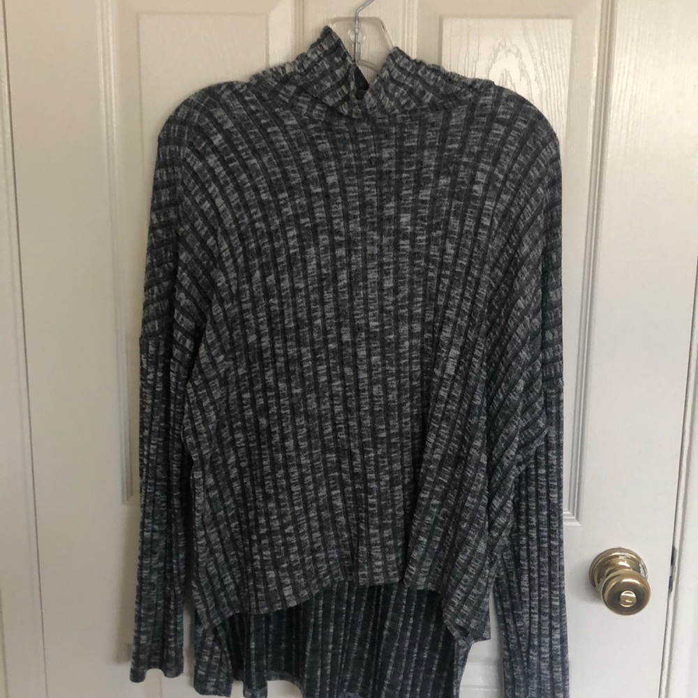American eagle baggy turtle neck